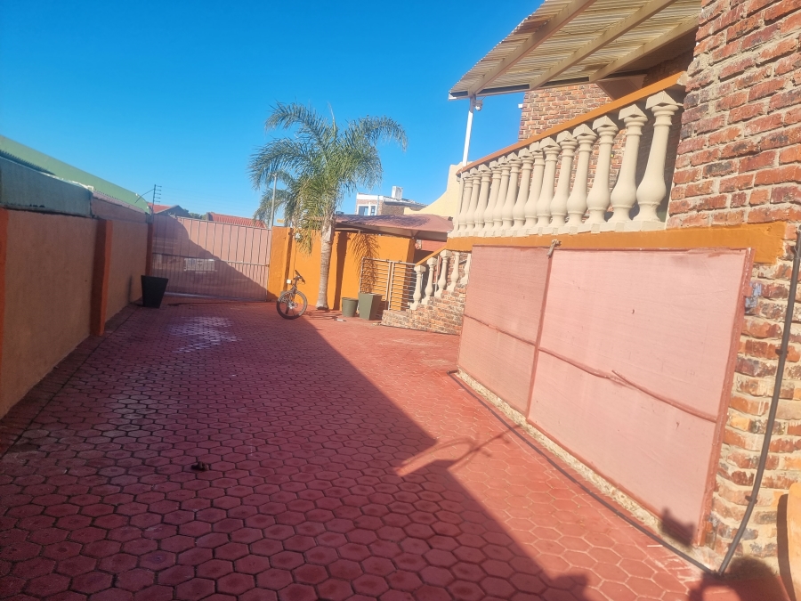6 Bedroom Property for Sale in Heiderand Western Cape